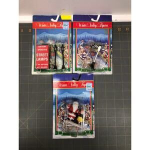 3 Winter Valley Figurers Street Marker-Street Lamps-Santa & Child NIP
